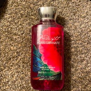 Bath & body works Midnight pomegranate body wash.